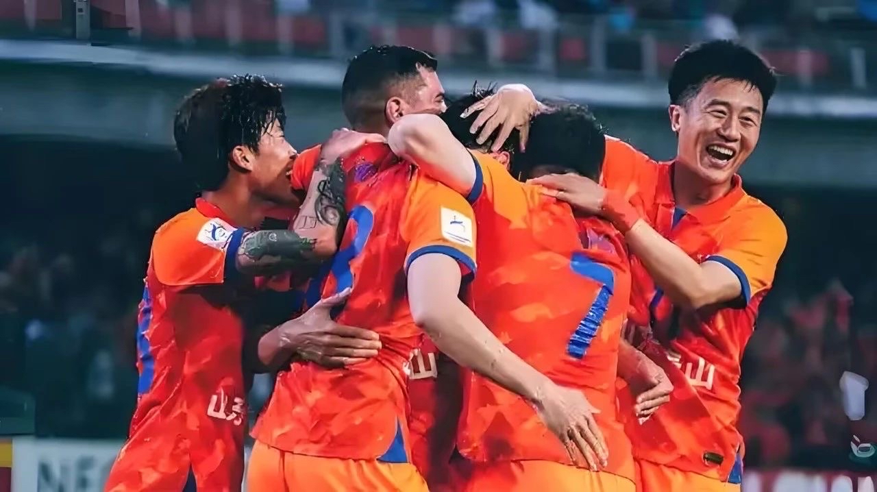 壹号娱乐-莱万多夫斯基迎来三赛季出色发挥，RNG观众热烈欢呼！