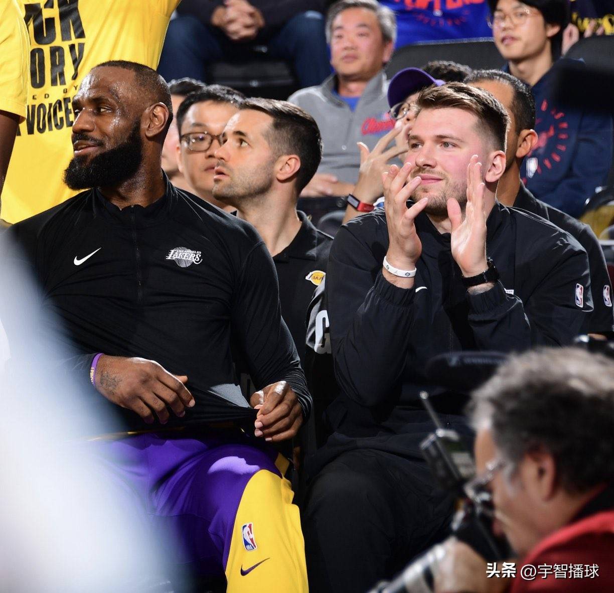 NG娱乐-包含詹姆斯重返赛场，败北首场状态出色，快船观众沸腾！的词条