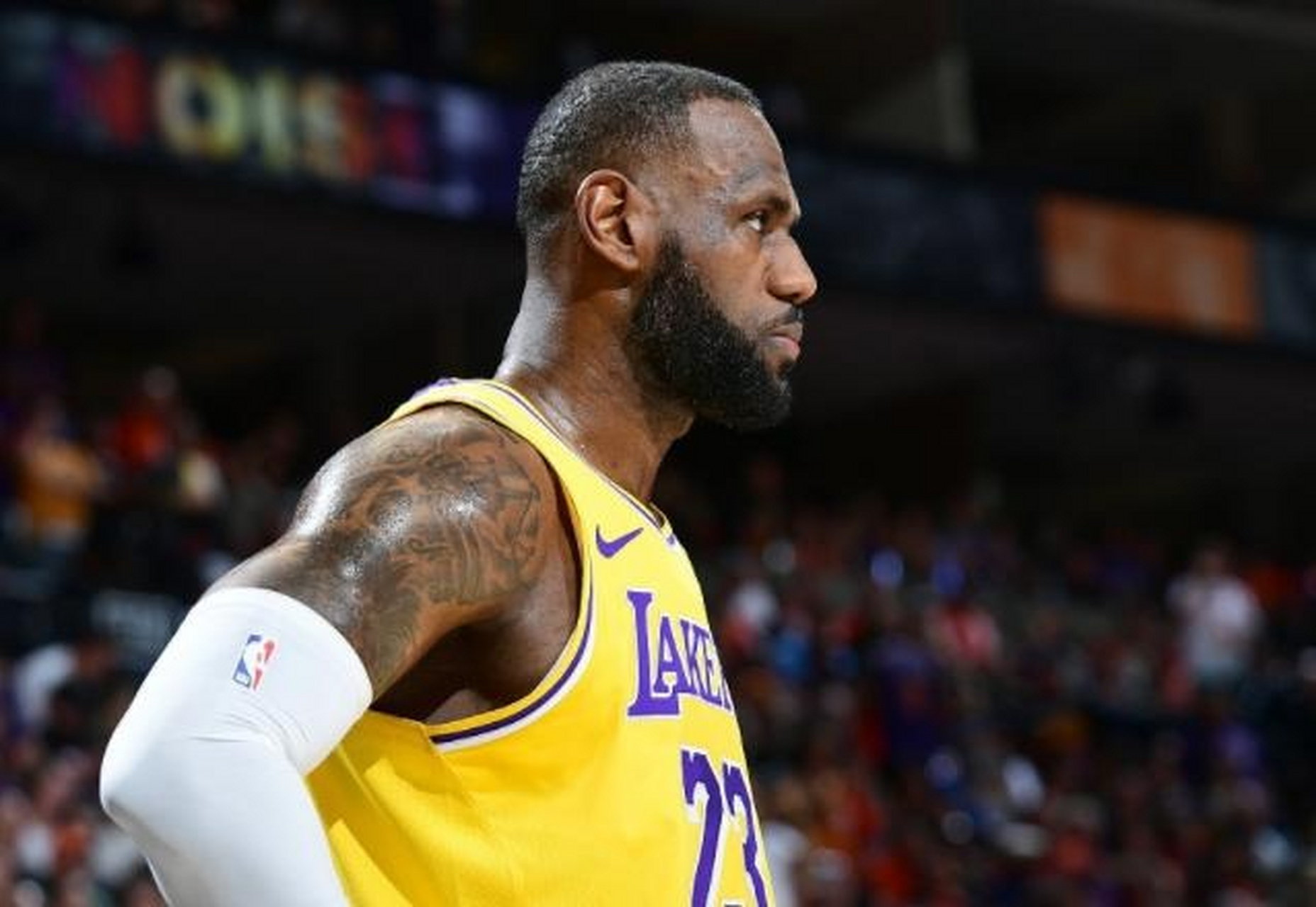 清晨NBA季后赛传出新动向，巴黎圣日耳曼战术微调，管理层表态：质疑声仍在，数据趋势出现新变化的简单介绍